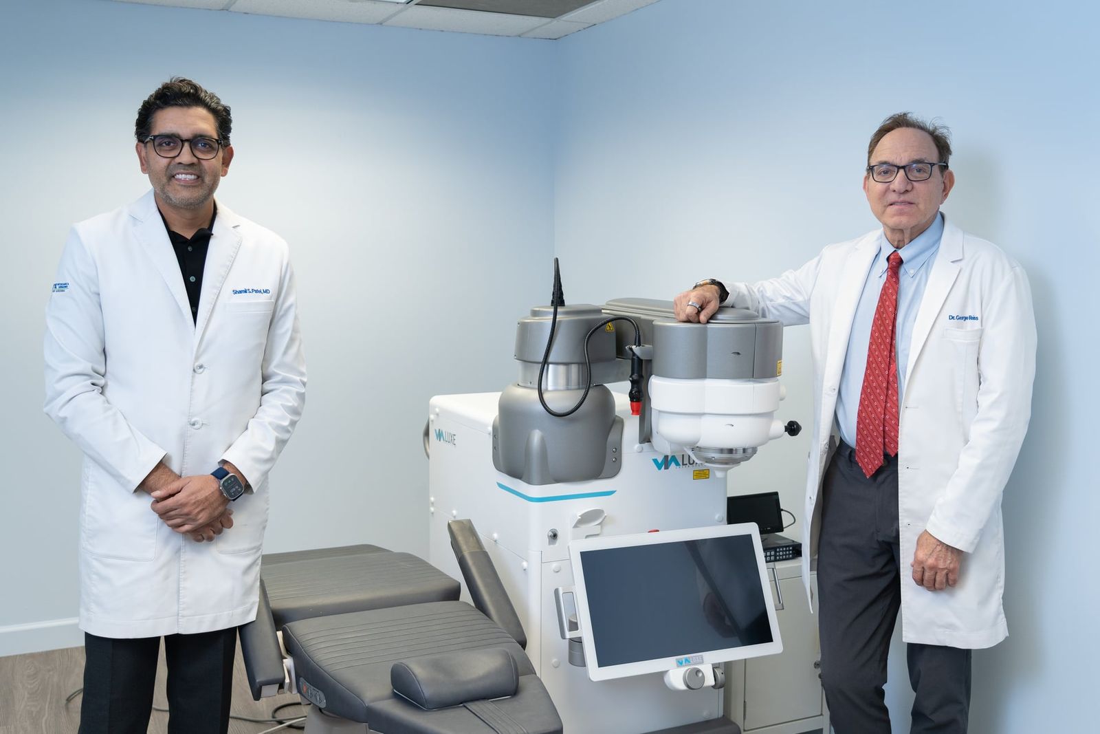 Surgeons with the VIA Luxe laser system
